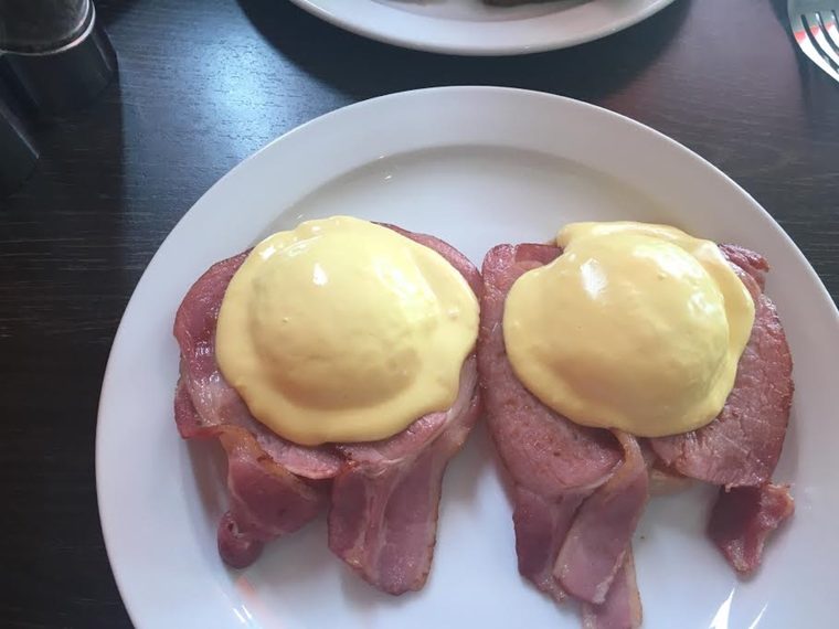 Eggs benedict: two poached eggs with hollandaise over ham