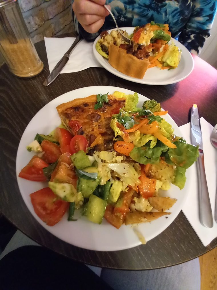 Scrambled eggs with tomato, avocado and salad